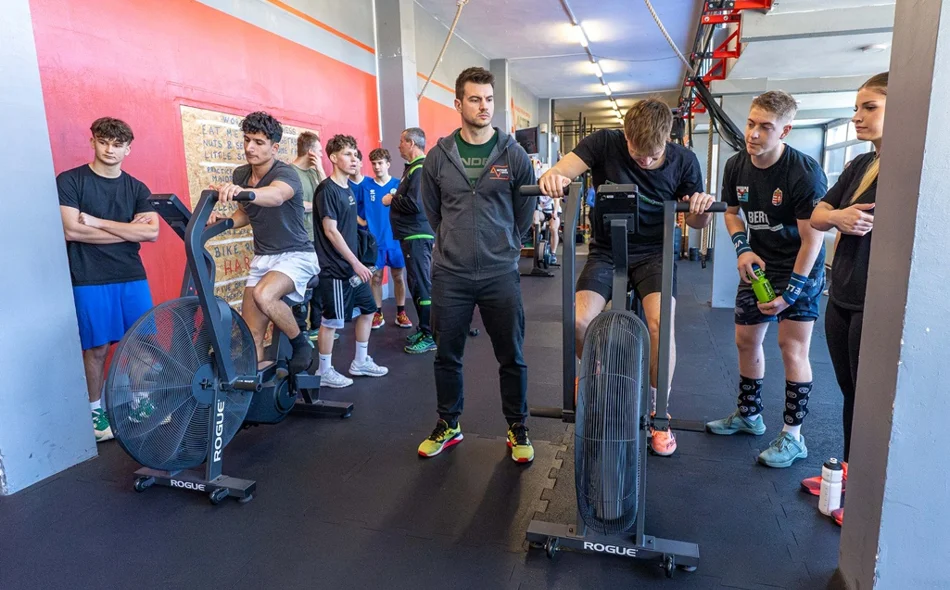 FOTO Školarci odmjerili snage u mješovitoj odbojci i "challenger raceu"