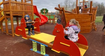 FOTO Mališani uživaju u novom dječje igralištu, na modernim i maštovitim igralima