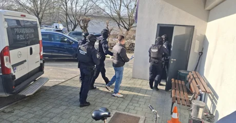 Srđana Mlađana pod velikim mjerama osiguranja uvode u zgradu Županijskog suda u Varaždinu