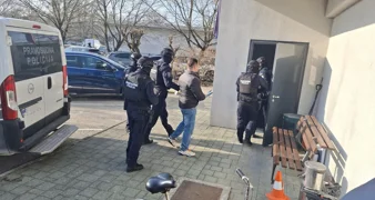Srđana Mlađana pod velikim mjerama osiguranja uvode u zgradu Županijskog suda u Varaždinu