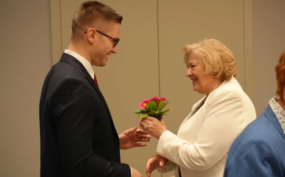 Uz pjesmu, ples i jaglace umirovljenici proslavili Dan žena