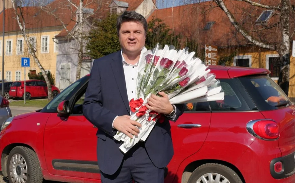 Posavec, Lukavečki i Marković darivali vozačice ružama