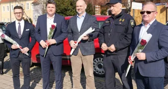 Posavec, Lukavečki i Marković darivali vozačice ružama