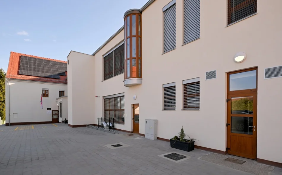 U obnovljenim prostorima stare školske zgrade u Svetom Iliji održana radionica o zelenoj tranziciji u školama i obrazovanju