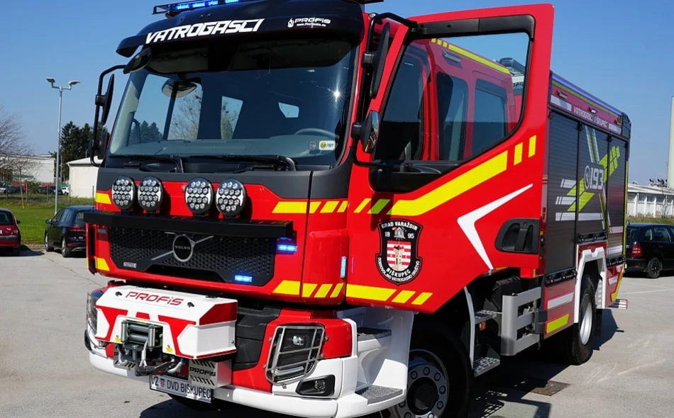 AUDIO Varaždinskom vatrogascima isporučena dva nova navalna vozila
