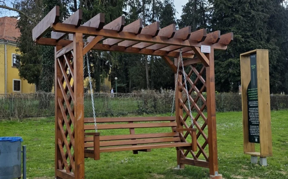 Ispred dvorca u Jalžabetu postavljena ljuljačka