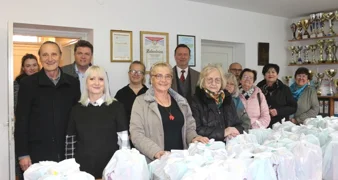 Varaždinske umirovljenike razveselili sa 180 uskršnjih poklon paketa