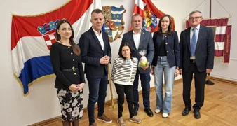 Ručno rađene pisanice na poklon županijskim dužnosnicima