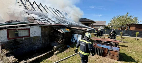 FOTO  Spaljivanje izmaklo kontroli, u velikom požaru izgorio cijeli objekt