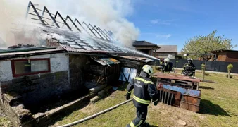 FOTO  Spaljivanje izmaklo kontroli, u velikom požaru izgorio cijeli objekt
