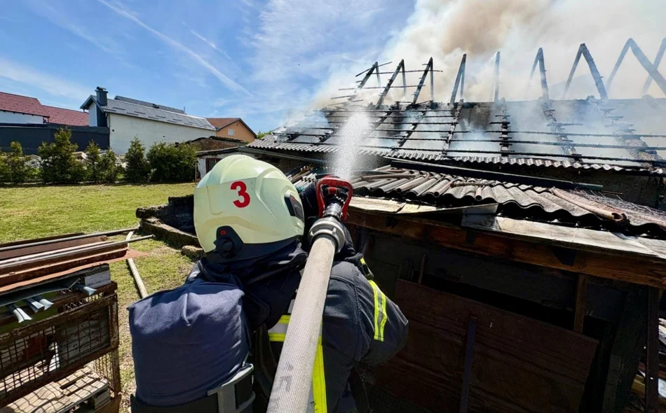FOTO  Spaljivanje izmaklo kontroli, u velikom požaru izgorio cijeli objekt