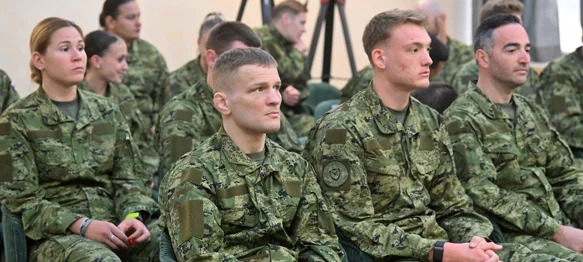Sari Kolak, Roku Farkašu i Istoku Rodešu uručeni ugovori Hrvatske vojske za vrhunske sportaše