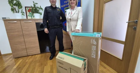 Općina Trnovec Bartolovečki donirala računalo Postaji prometne policije Varaždin