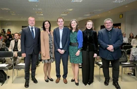 Irena Kos Kukec i Robert Kelemen (s desne strane) na tradicionalnoj konferenciji o radu s darovitom djecom