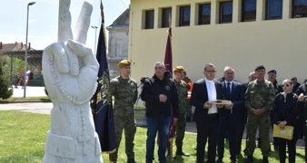 U vojarni "7. gardijske brigade Puma"  svečano otkriveno velebno spomen-obilježja &bdquo;Pobjeda&ldquo;