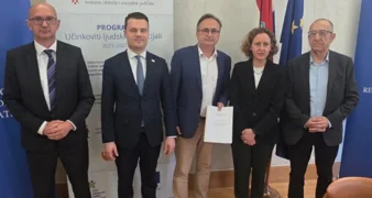 Za kupnju bibliokombija i provedbu aktivnosti dobili više od 350.000 eura