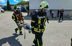FOTO Pet vatrogasnih vozila s 22 vatrogasaca na intervenciji u Donjem Ladanju