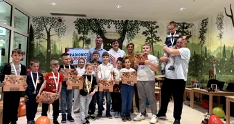 FOTO Uz pomoć robota djeca uče čitati, računati i upoznavati svijet koji ih okružuje
