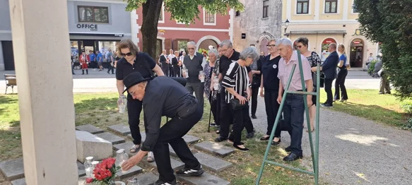 FOTO Vijenci i počast stradalim braniteljima kod Križa zahvalnosti