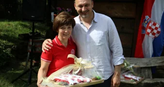 Dani pere ponovno okupili ljubitelje tradicije i domaće gastronomije u Mađarevu