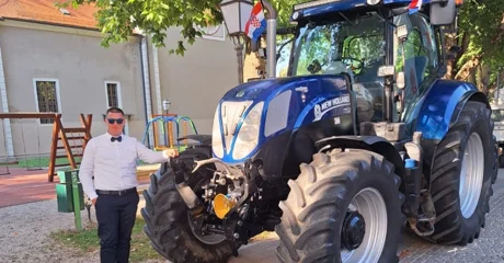 Darijan iz Svetog Petra Ludbreškog na maturalnu večer stigao traktorom