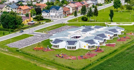 Oporba: &bdquo;Na roditelje se radi pritisak!&ldquo;. Jurak: &bdquo;Tko je bio protiv izgradnje vrtića, teško danas može glumiti njegovog zaštitnika!&ldquo;