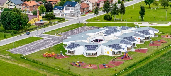Oporba: &bdquo;Na roditelje se radi pritisak!&ldquo;. Jurak: &bdquo;Tko je bio protiv izgradnje vrtića, teško danas može glumiti njegovog zaštitnika!&ldquo;