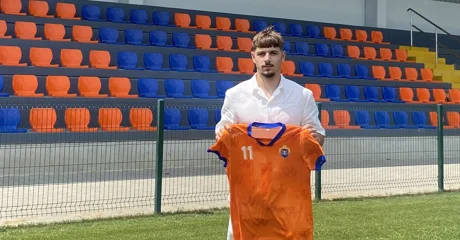 Dosadašnji kapetan juniora Denis Čavlek pridružio se Bumbarima