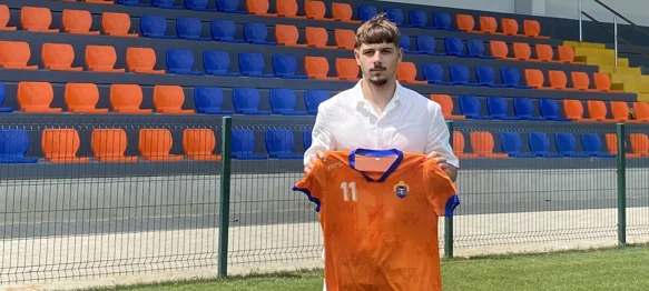 Dosadašnji kapetan juniora Denis Čavlek pridružio se Bumbarima