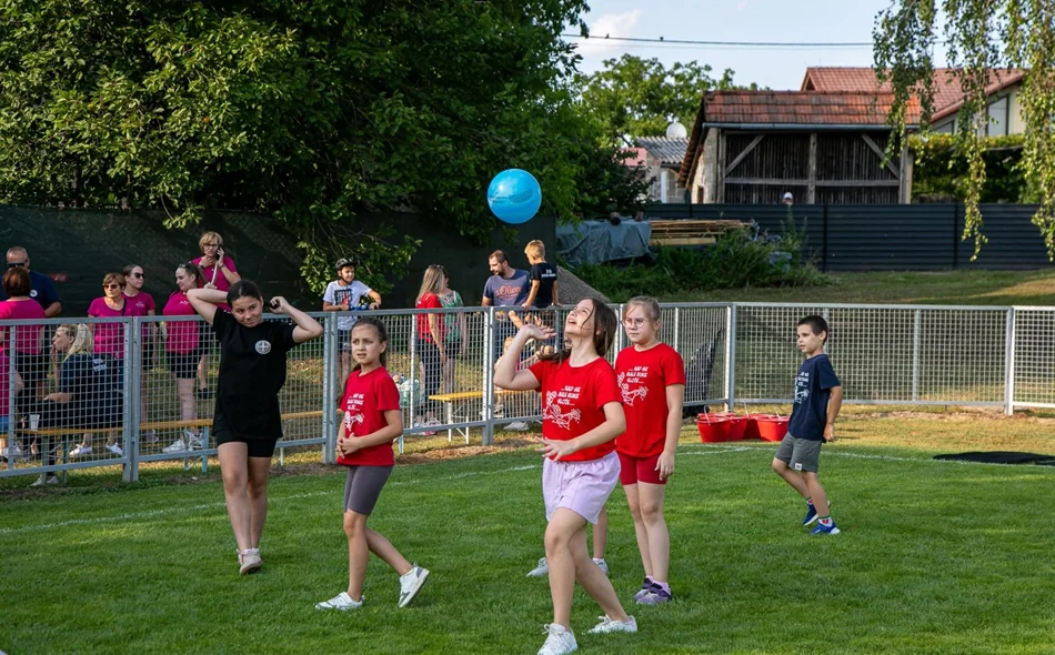 FOTO Puno smijeha i dobre zabave na seoskim igrama Udruge Črepičar