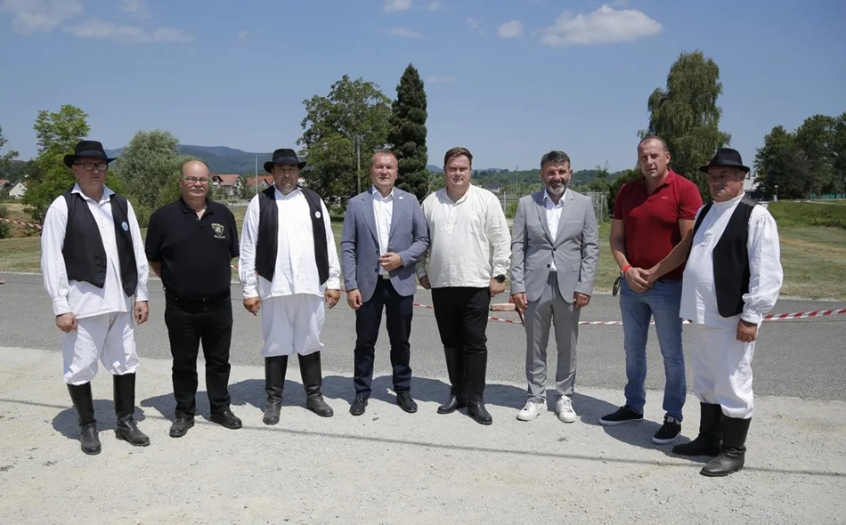FOTO &bdquo;Kuburaši pokazuju da se tradicija ne čuva samo u knjigama i muzejima, nego prije svega među ljudima&ldquo;