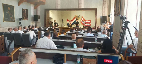 Prepucavanje oko asfalta: Bedeković priča viceve, a župan se hvali kako je bio najmlađi Tuđmanov načelnik