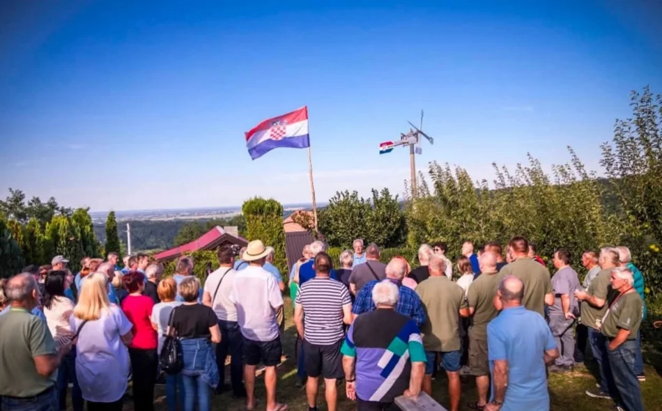 FOTO Uz vino, štrukle i pjesmu podignut 17. Klopotec u Varaždinskim Toplicama