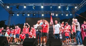 FOTO Gusari iz Komina prvi ušli u cilj u lađi koja je nosila ime Varaždinske županije te obilježja Tigrova i Roda