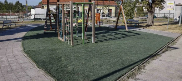 Završeni radovi na dječjem igralištu u Malom parku u Ivancu