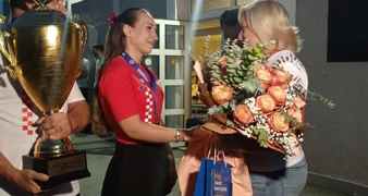 Brojni mještani, članovi kluba, načelnica i prijatelji dočekali europsku prvakinju Lorenu Horvat