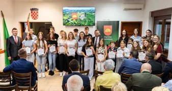 Zaslužnim pojedincima i institucijama dodijeljena općinska priznanja i zahvalnice