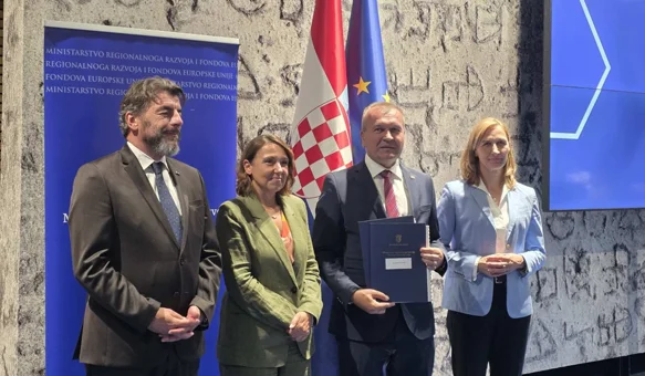 Više od 2,1 milijuna eura za suvremenu medicinsku opremu i četiri vozila mobilnih timova
