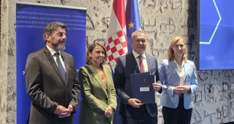 Više od 2,1 milijuna eura za suvremenu medicinsku opremu i četiri vozila mobilnih timova