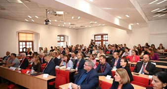 Kako umjetna inteligencija mijenja način na koji učimo, stvaramo, donosimo odluke i razvijamo industriju?