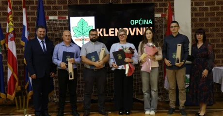 FOTO/AUDIO Uručene općinske nagrade i zahvalnice, mališani dobili novi prostor za igru i zabavu