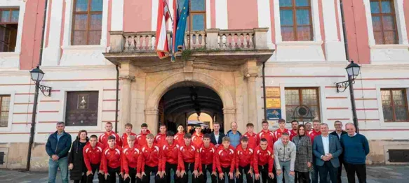 Druga gimnazija Varaždin u samom vrhu svjetskog nogometa, župan ih ispratio u Kinu