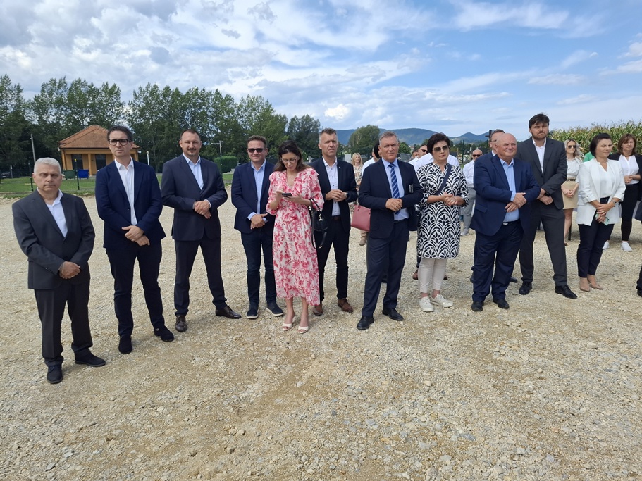 Ljubescica Dom zdravlja ljekarna kamen temeljac 1 20250902