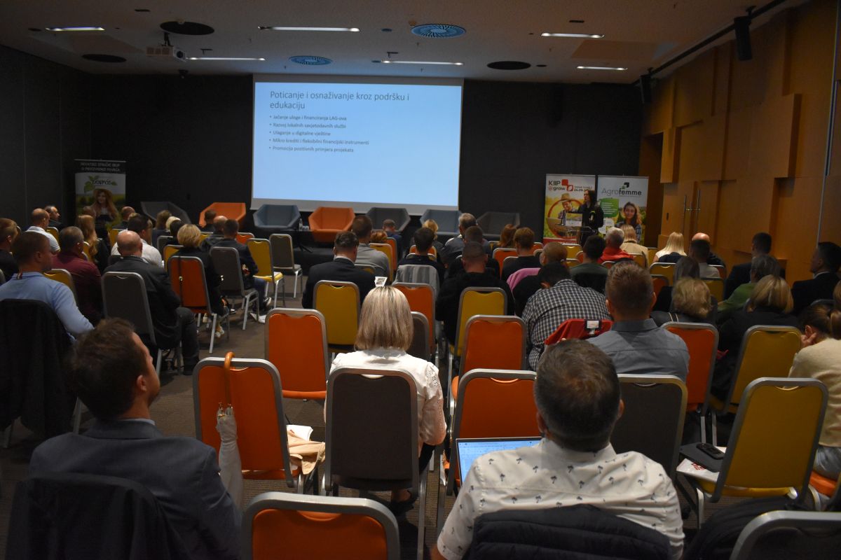 Predavanje Maje Cicko