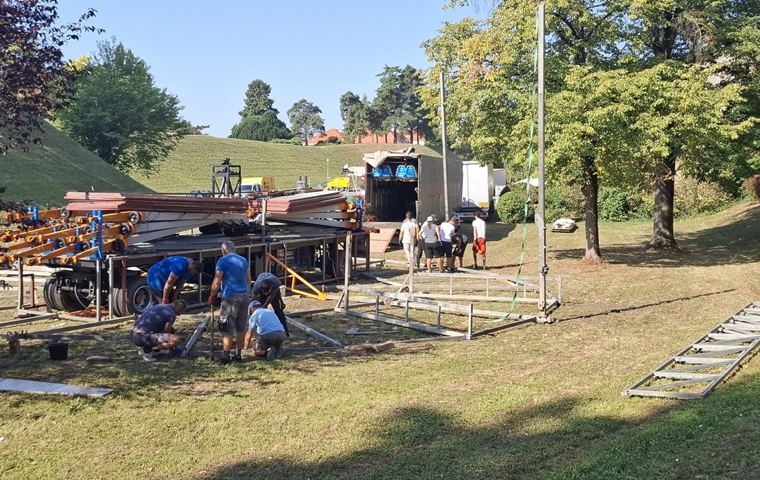 Spancirfest pripreme postavljanje kucica foto Robert Peharda 5 20250812