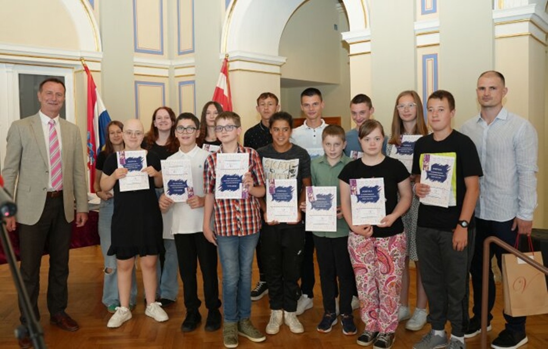 nagradjeni ucenici varazdinskih osnovnih skola foto Grad Varazdin 10 20250612