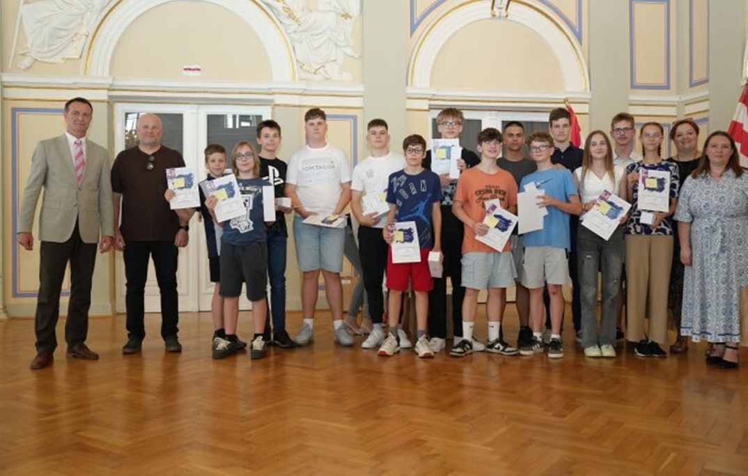 nagradjeni ucenici varazdinskih osnovnih skola foto Grad Varazdin 11 20250612