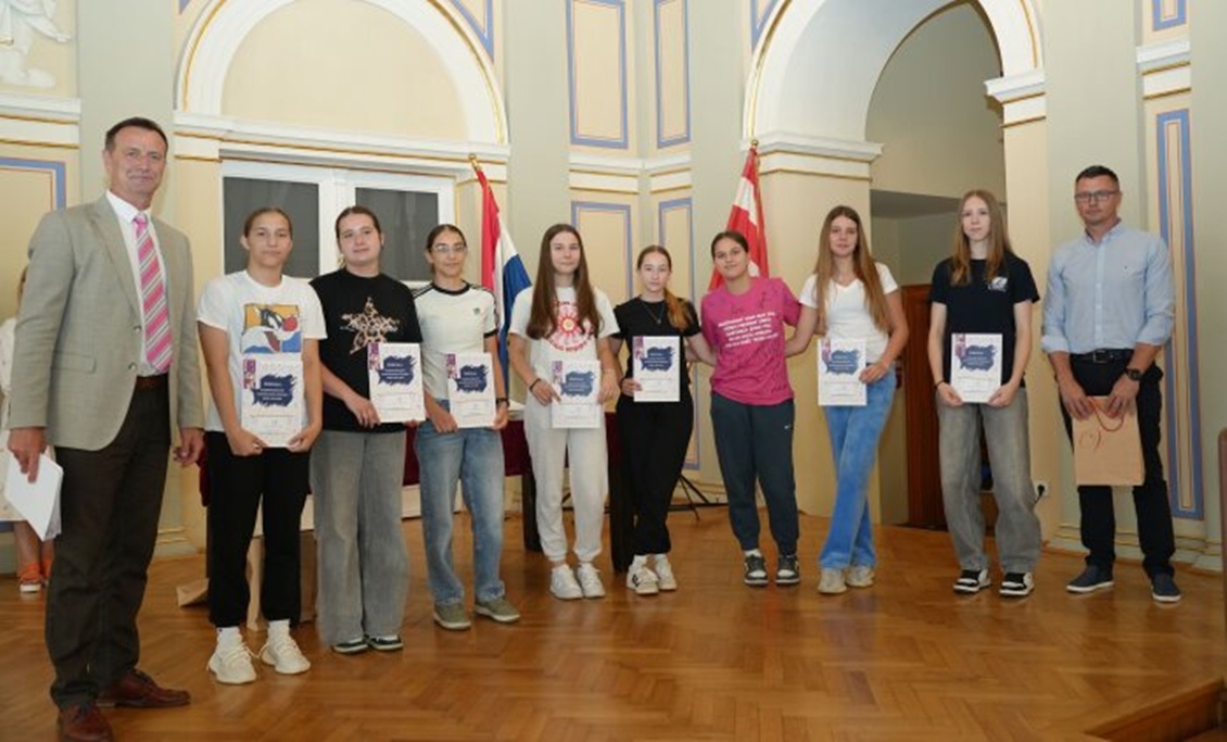 nagradjeni ucenici varazdinskih osnovnih skola foto Grad Varazdin 15 20250612