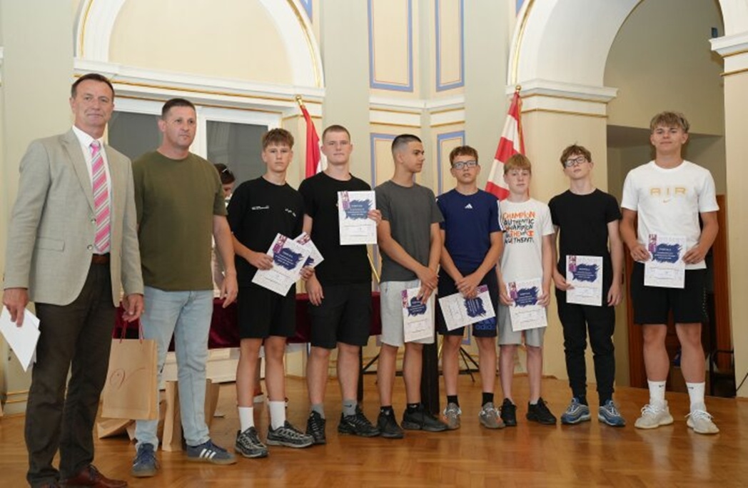 nagradjeni ucenici varazdinskih osnovnih skola foto Grad Varazdin 16 20250612