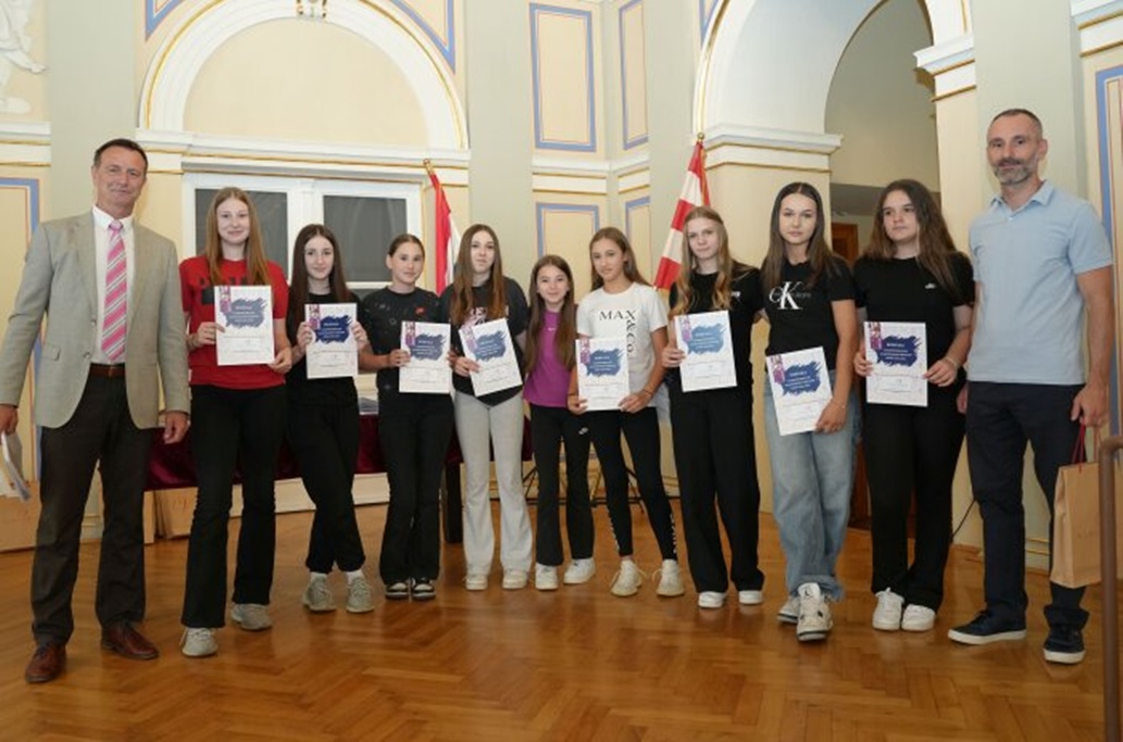 nagradjeni ucenici varazdinskih osnovnih skola foto Grad Varazdin 6 20250612